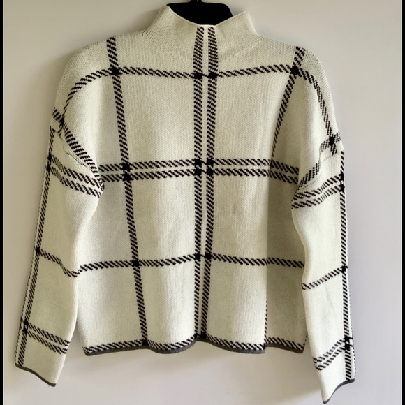Cozy Stylish Fine Knit Plaid Turtleneck - Picture 3 of 5